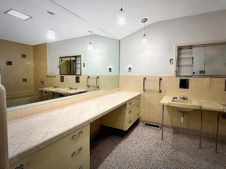 1201 Lurlyn Dr — Photo 15