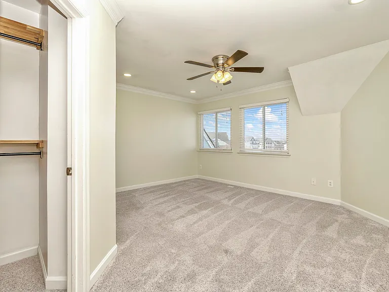 9568 Bay Front Dr — Photo 43