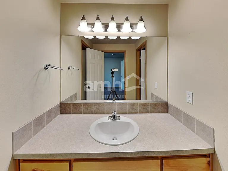 467 Whitney Dr — Photo 12