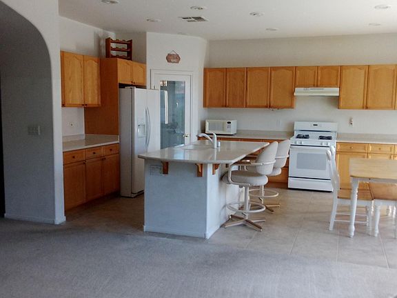 Kitchen, gas stove, new refrigerator, dishwasher, walk-in pantry