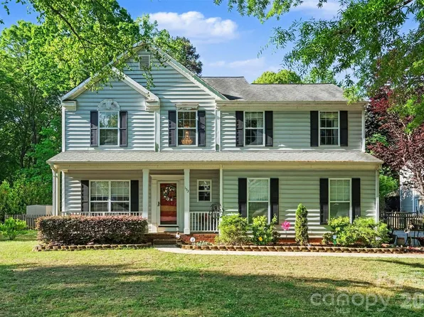 153 Castleton Dr, Mooresville, NC 28117