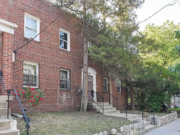 2nd image of 2823 4th St NE