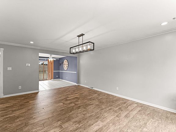 3rd image of 9138 Southmoor Ave