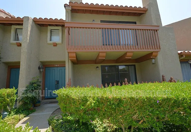 564 Rosewood Ave — Photo 1