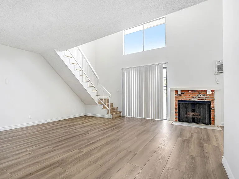 3415 McLaughlin Ave in Mar Vista! Steps to toe Mar Vista Rec Center! — Photo 5