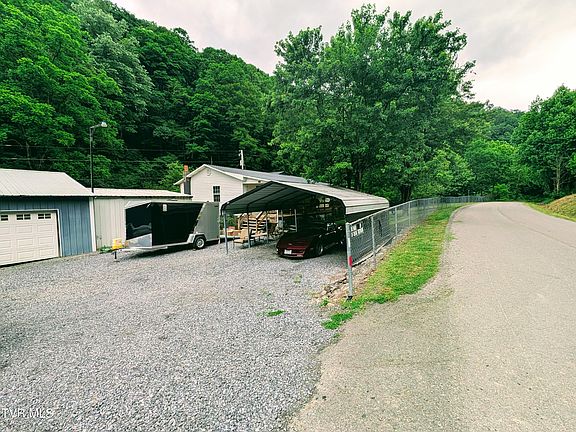 3rd image of 5173 Indian Creek Rd