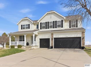 15802 Stony Cir, Omaha, NE 68136
