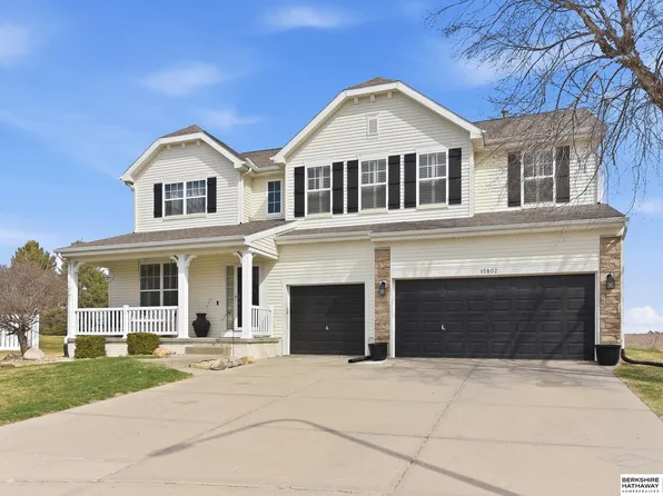 15802 Stony Cir, Omaha, NE 68136