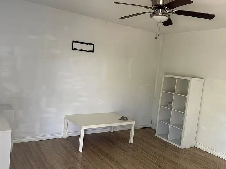 6131 Fenske Ln — Photo 2