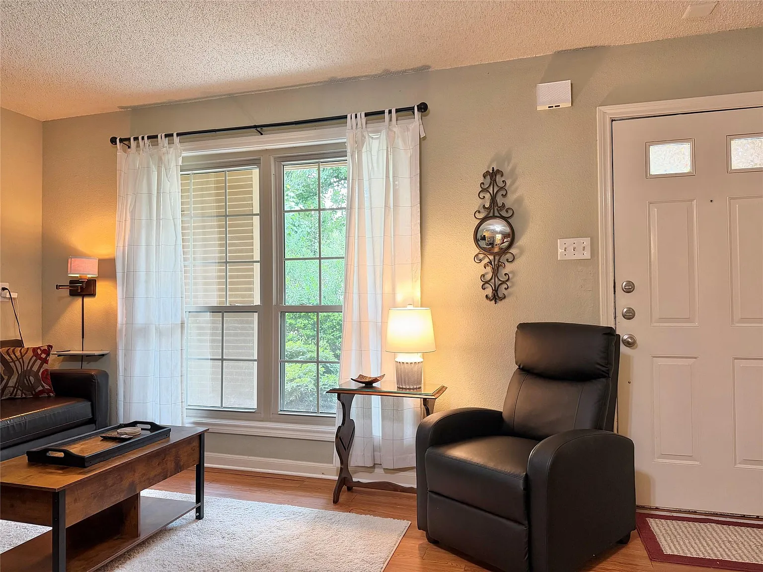 1 bed, 1.0 bath, 480 sqft, $1,200 — Photo 2