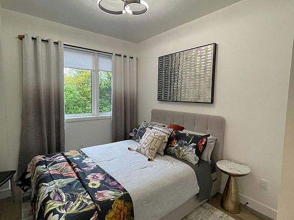 5th image of 18 Beckwith Ln