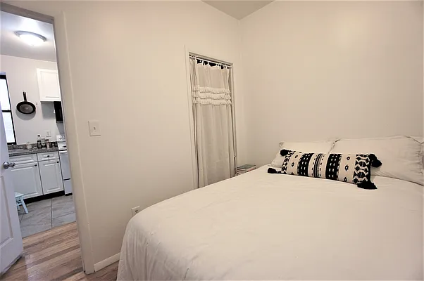 Rented by Compass | media 27