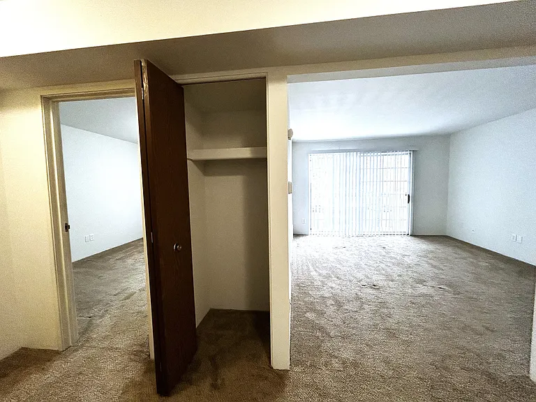 Charter Oaks Apartments — Photo 180
