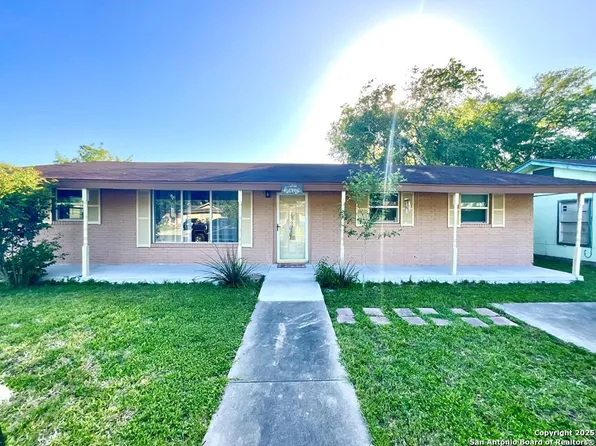 2610 Quarterhorse, Beeville 78102