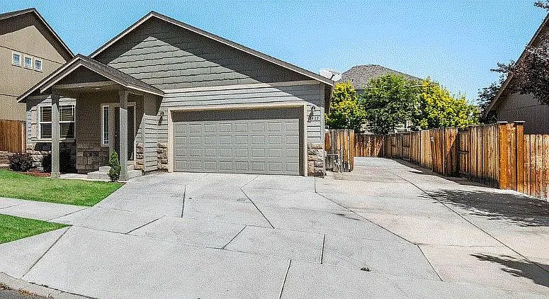 3 bed, 1574 sqft, $2,550 — Photo 2