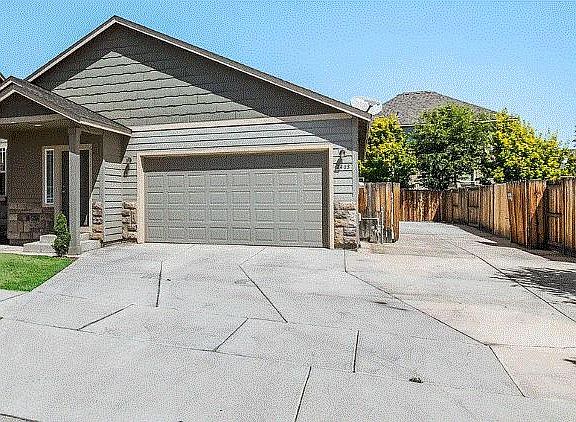 2nd image of 2403 NW Glen Oak Ave