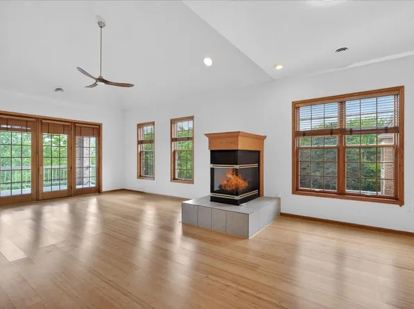 5418 Old Middleton Rd APT 301, Madison, WI 53705