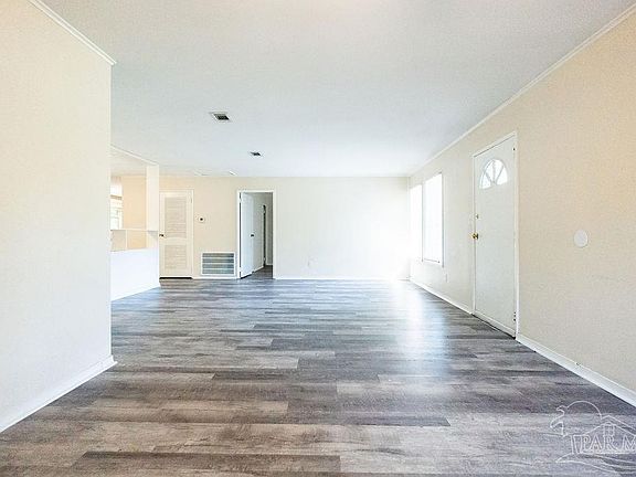 3rd image of 3051 Logan Dr