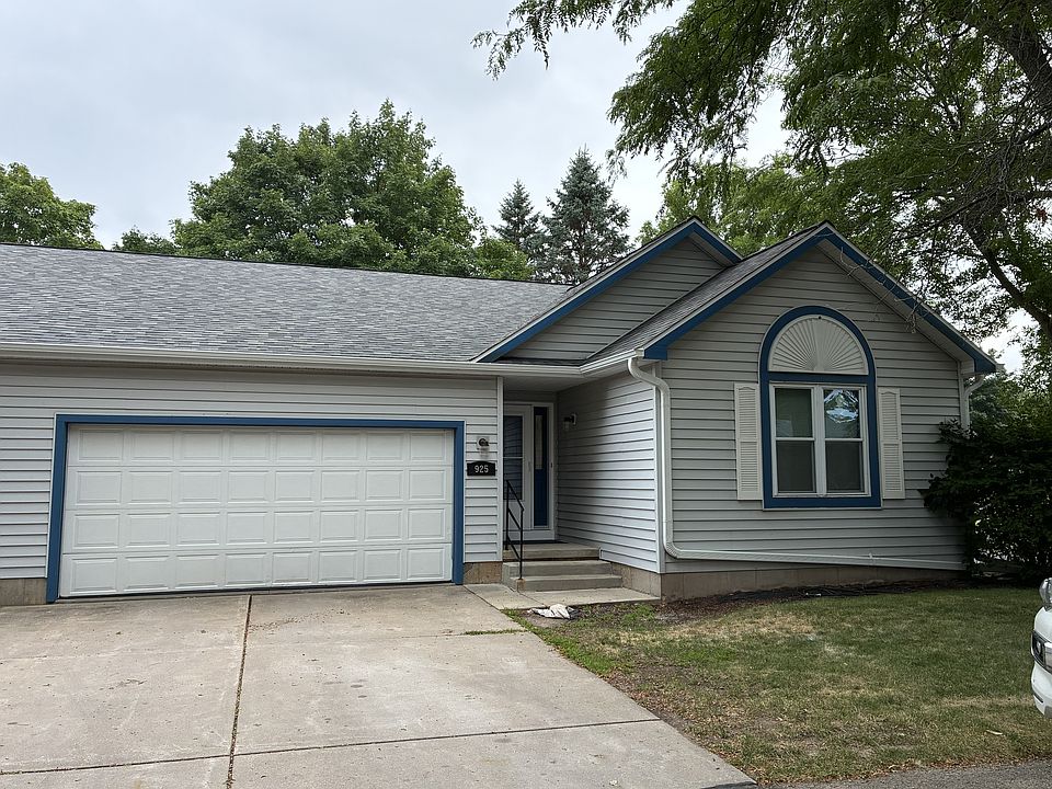 1st image of 925 Sky Ridge Dr