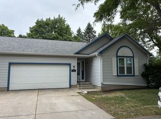 925 Sky Ridge Dr, Madison, WI 53719