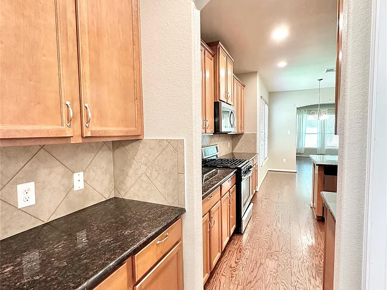 25323 Lisburn Dr — Photo 9