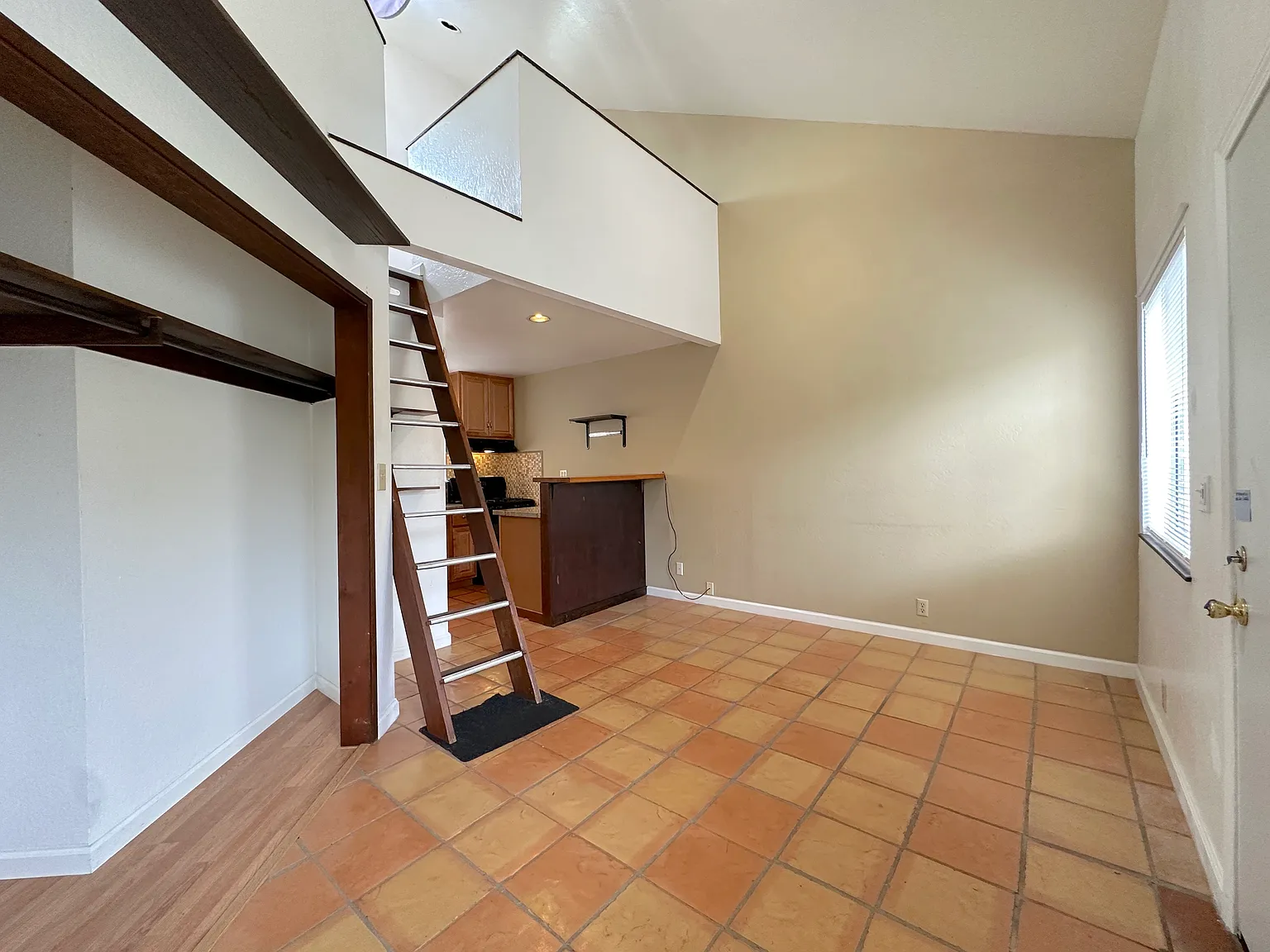 1 bed, 1.0 bath, $1,695 — Photo 4