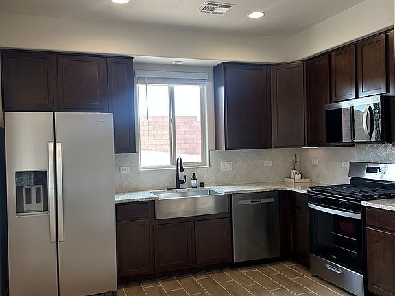 5th image of 2449 Dover Dr NE