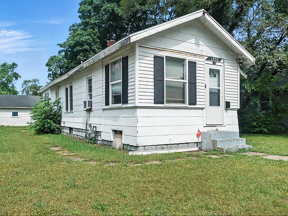 2nd image of 1026 Superior St