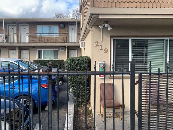 2nd image of 219 E Park St APT 3