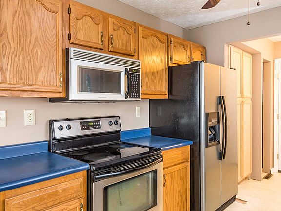 5th image of 608 Applegrove Dr