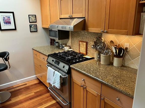 3rd image of 710 Florales Dr