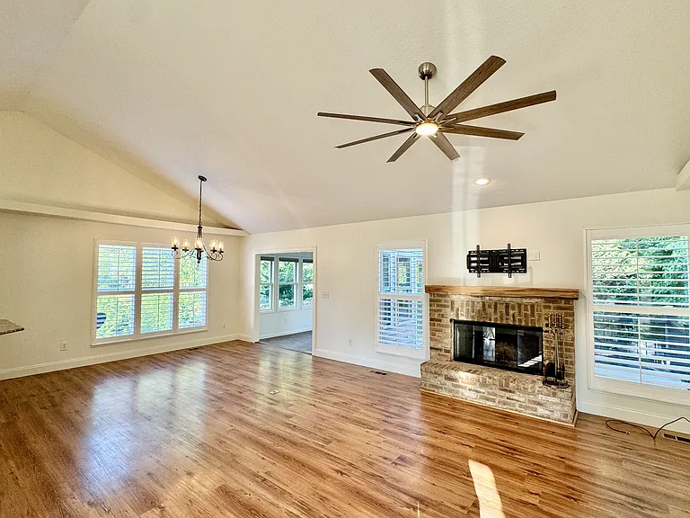 220 Konawa Ln — Photo 4