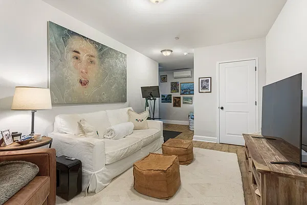 Living room, photo 3