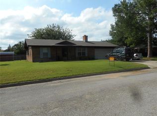 1212 Zahara St, Bowie, TX 76230