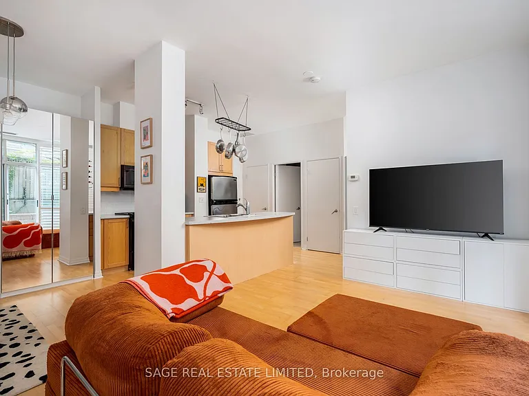 901 Queen St W #102 — Photo 12