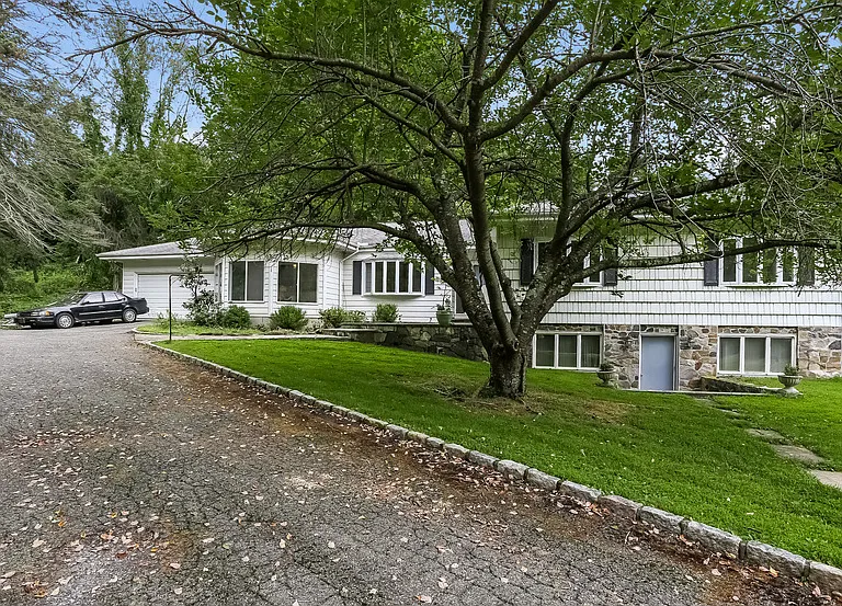 6 Jackson Rd — Photo 1