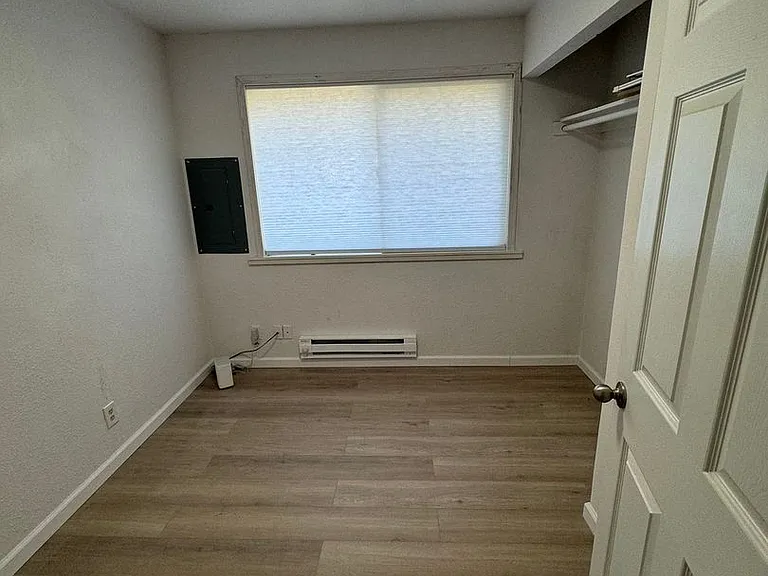 1901 Harrington Cir NE — Photo 10