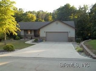 30 Dogwood Ter, Maryville, IL
