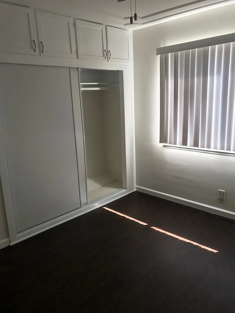 Valencia - La Paz Apartments — Photo 2