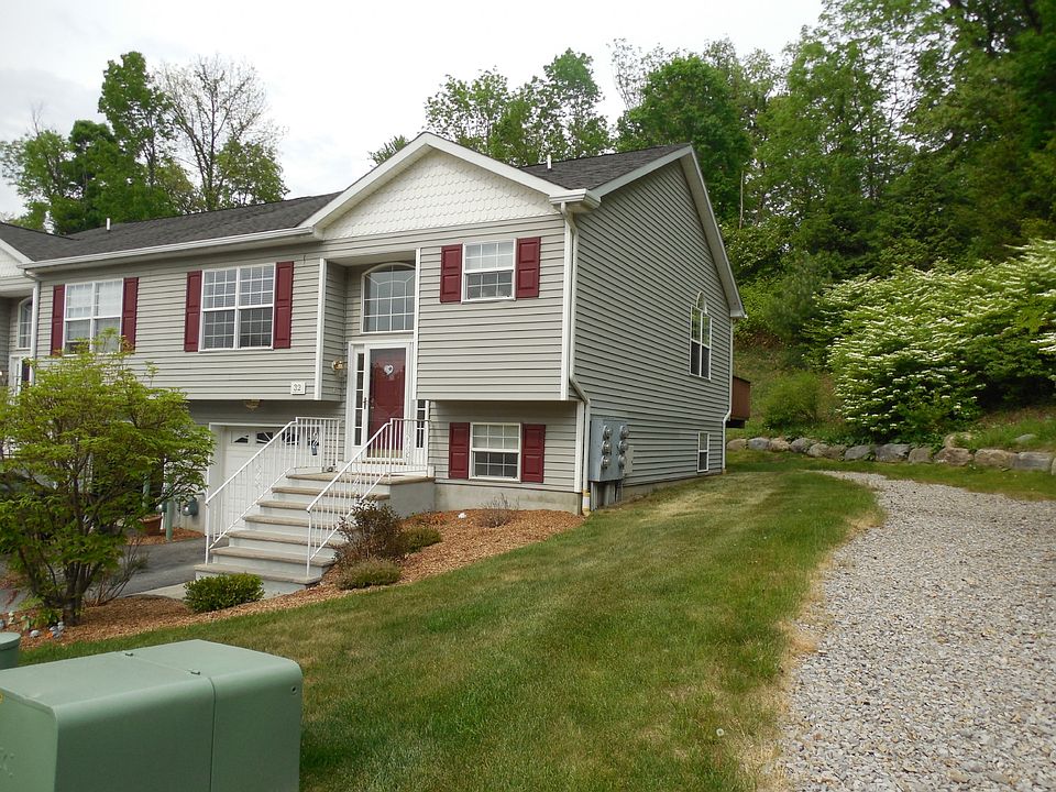1st image of 32 Oak Point Dr #32