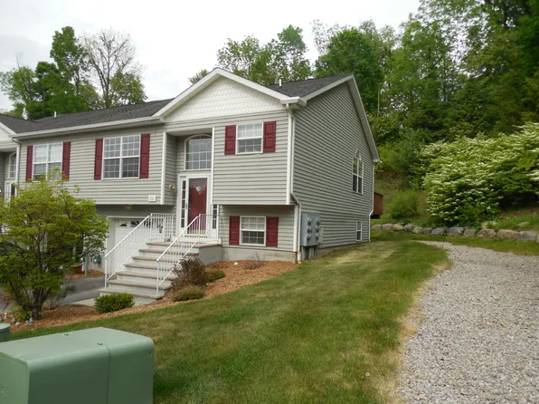 32 Oak Point Dr #32, Hamburg, NJ 07419