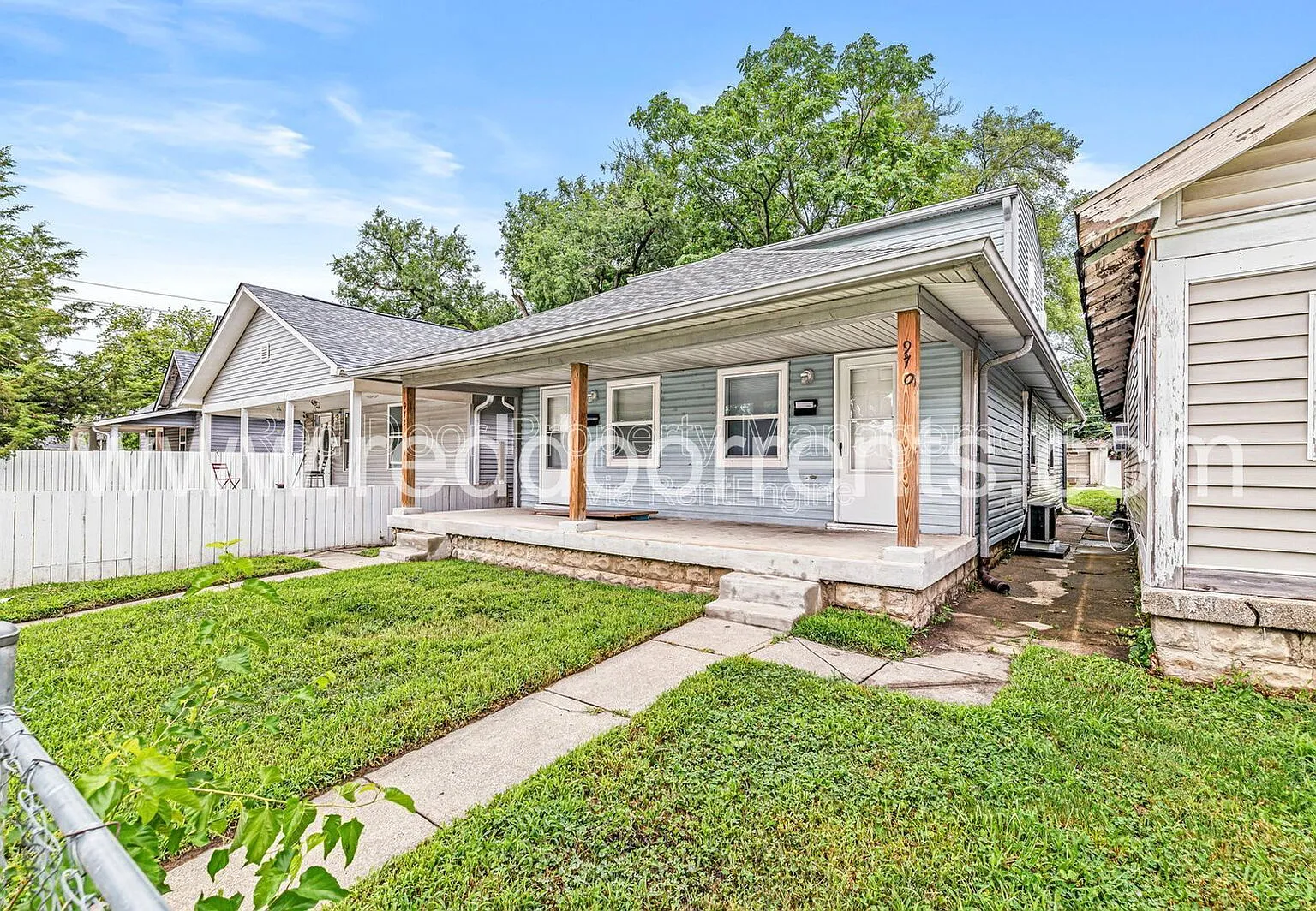 2 bed, 1.0 bath, 740 sqft, $845 — Photo 1