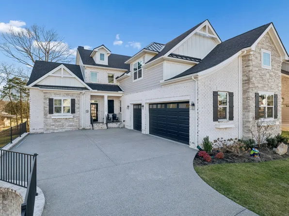 1136 Willow Springs Dr, Lebanon, TN 37087