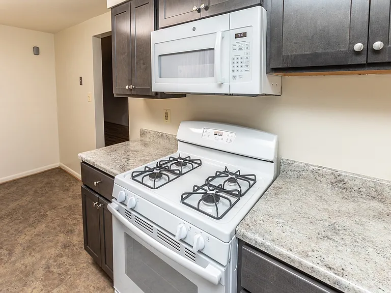 Foxridge Townhomes — Photo 2