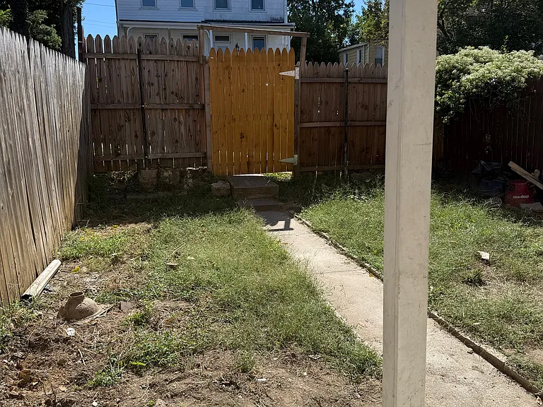 1837 Spencer St — Photo 17
