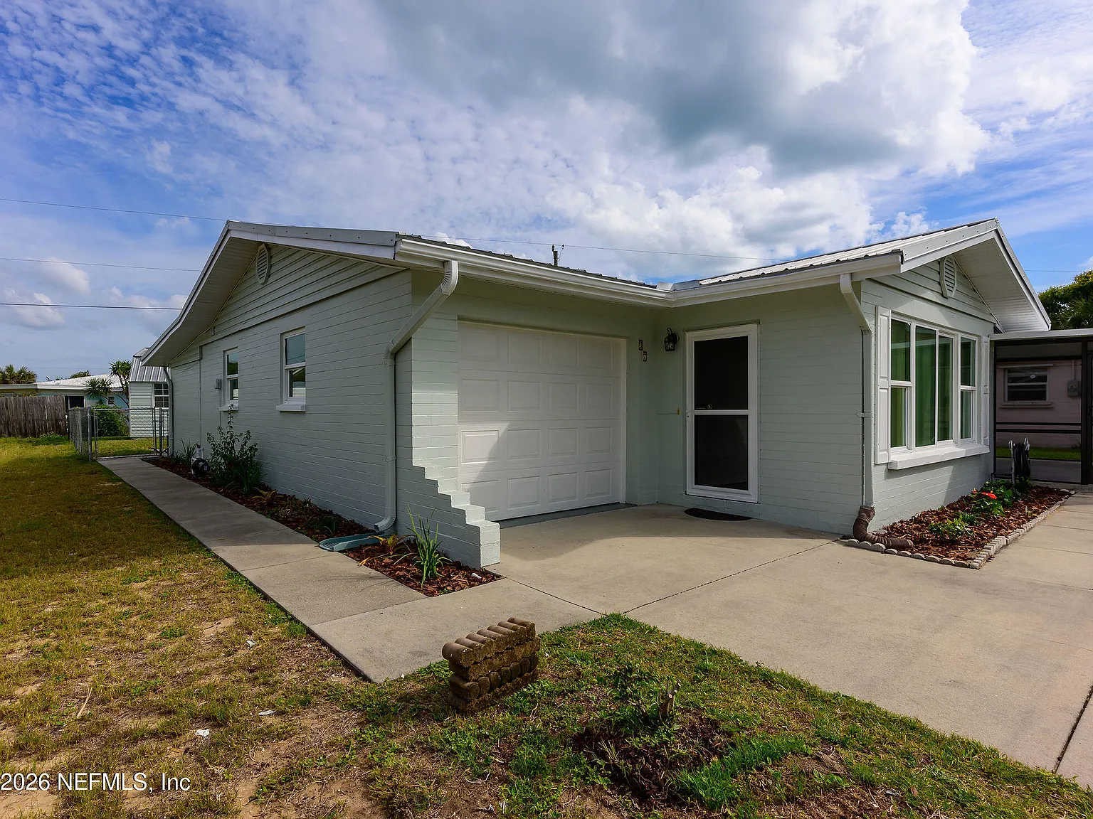 2 bed, 1.5 bath, 1237 sqft, $2,300 — Photo 4