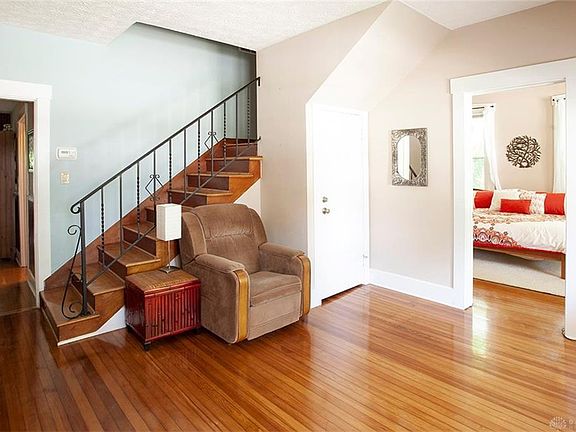 3rd image of 134 W Whiteman St