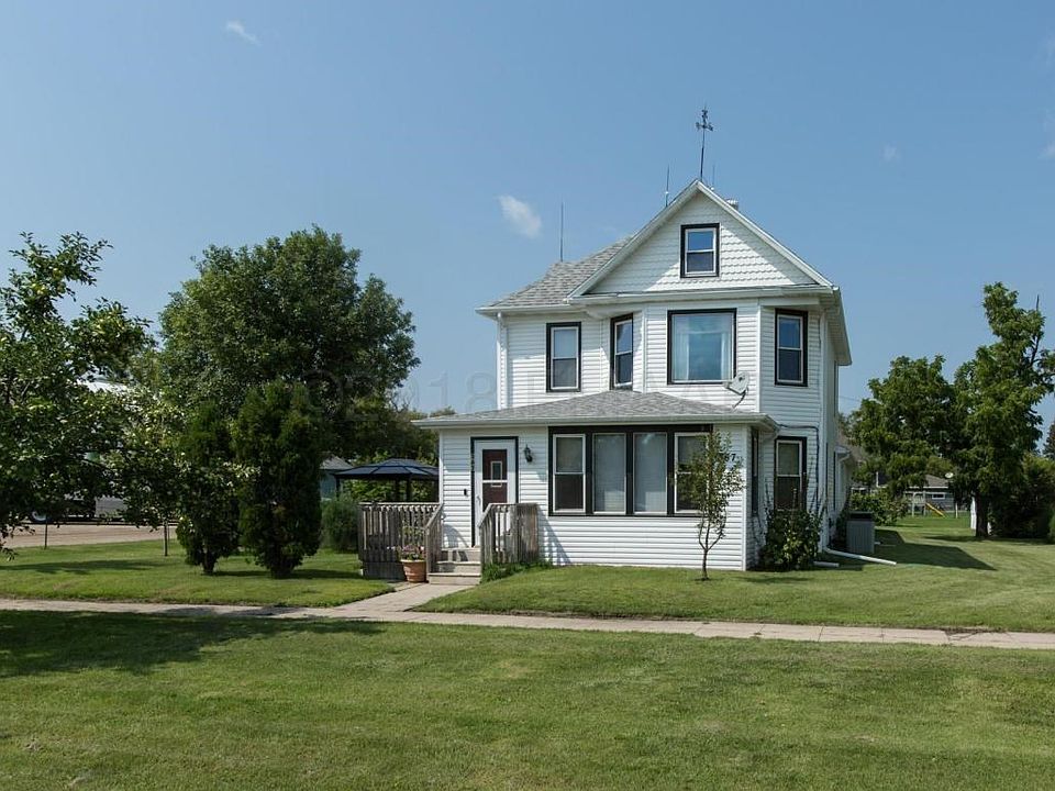 Front Exterior - Summer