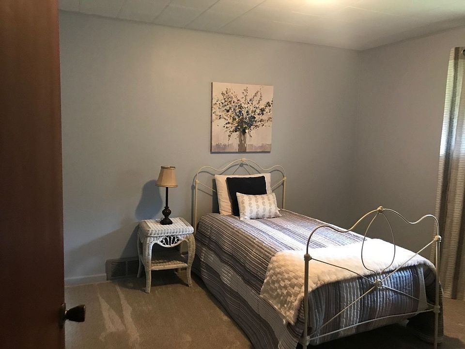 2nd image of 550 Playground Ln