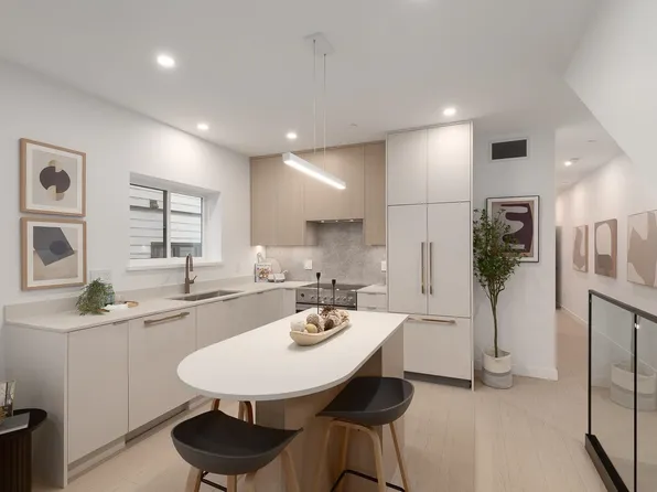 2329 E 34th Ave #203, Vancouver, BC V5R 2S6